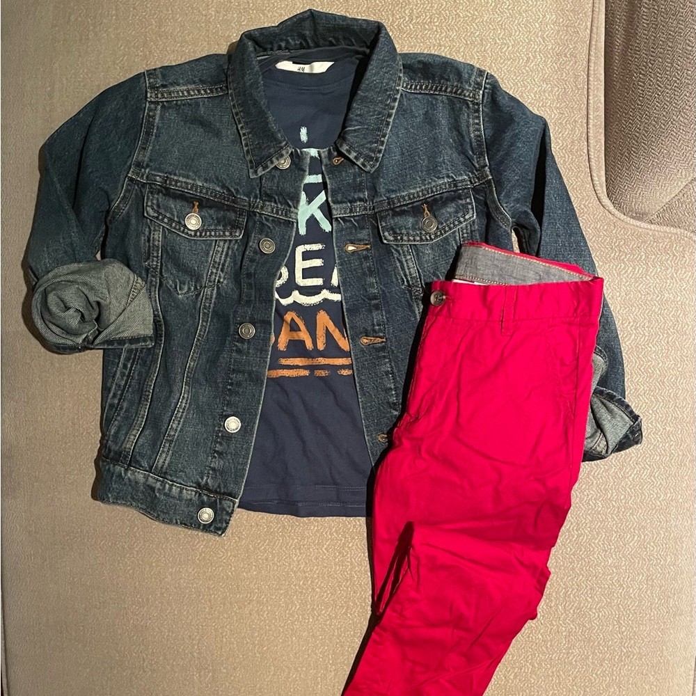 H&M BOYS GRAPHIC PRINT T-SHIRT & CHINOS SET